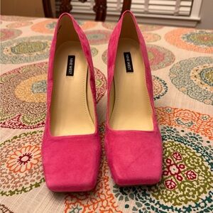 GORGEOUS NWT Nine West Pink Suede Heels